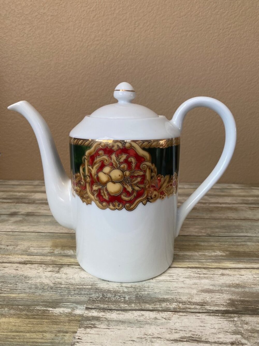 American Atelier Noel 3399 Christmas Teapot 5-Cup Porcelain Gold Trim - No Box